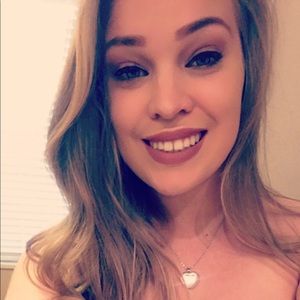 Meet your Posher, Raquel